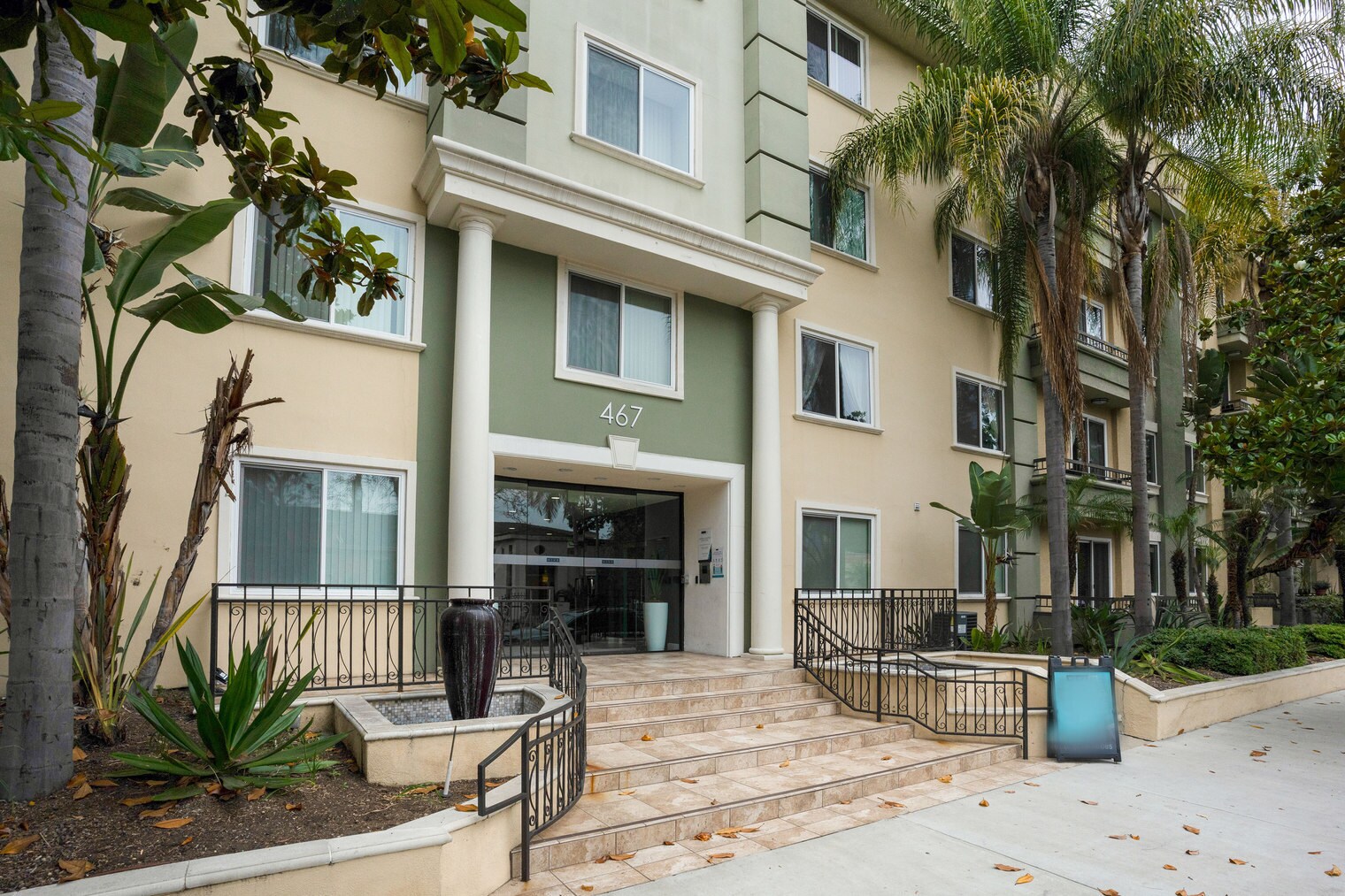 Building Photo - 467 S Arnaz Dr