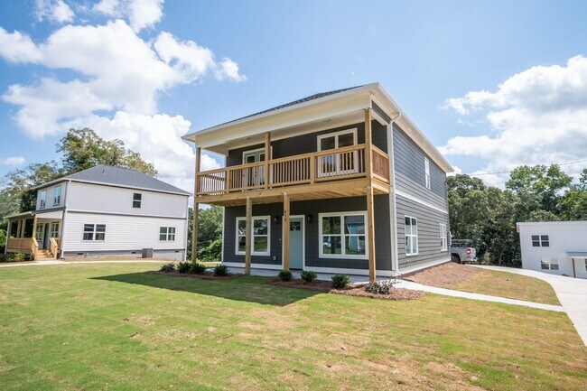 Building Photo - 815 Whitehall Rd