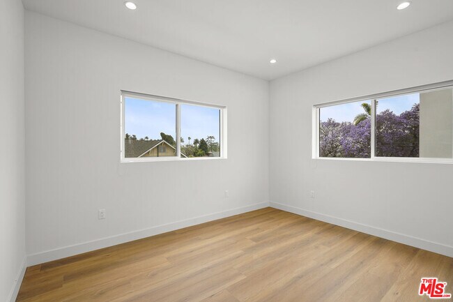 Building Photo - 4527 W 17th St