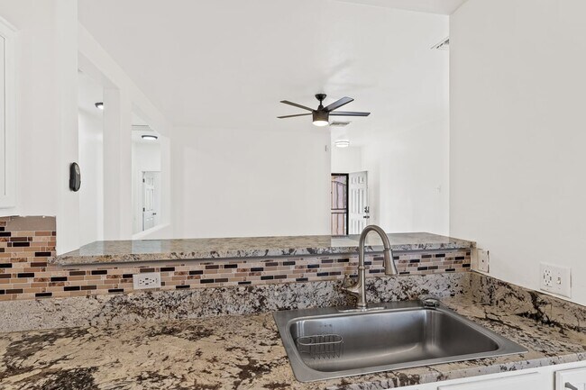 Building Photo - 7060 S Red Maids Dr