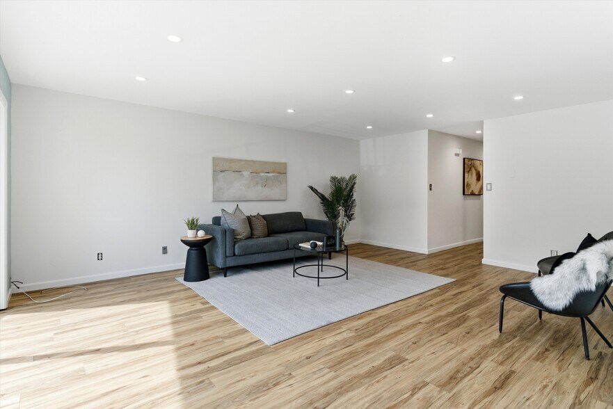 Building Photo - 3609 E 2nd St