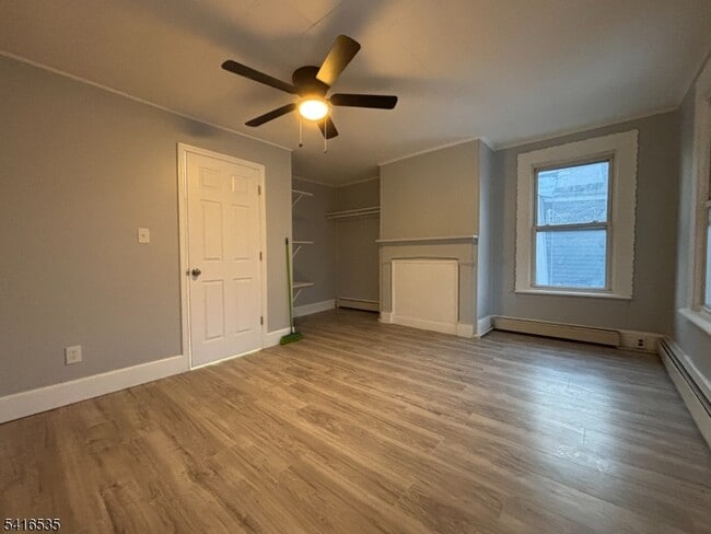 Building Photo - 318 E 1st Ave