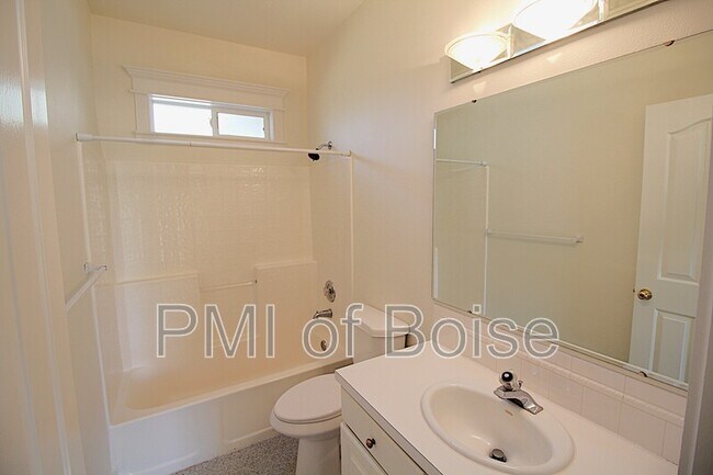 Building Photo - 85 S Linder Rd