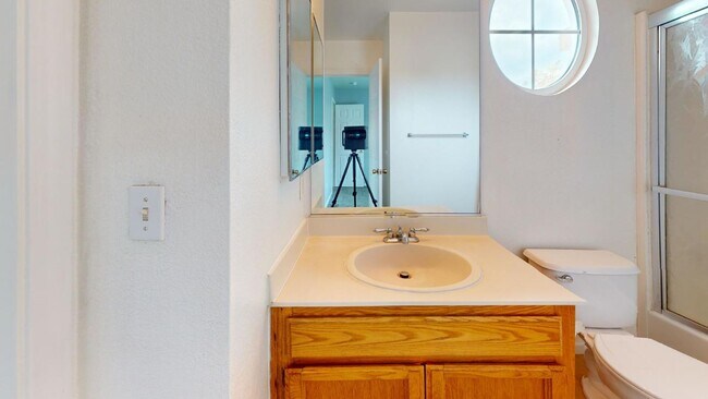 Building Photo - GREAT NEIGHBORHOOD...CENTRAL BRENTWOOD LOC...