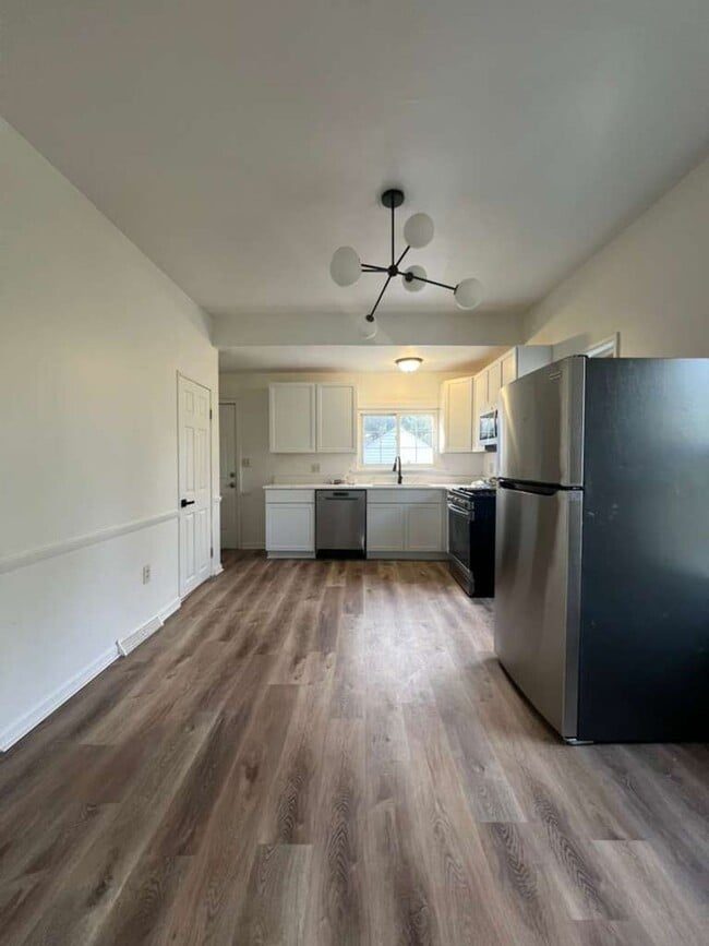Building Photo - Updated 3-Bedroom Single-Family Home in th...