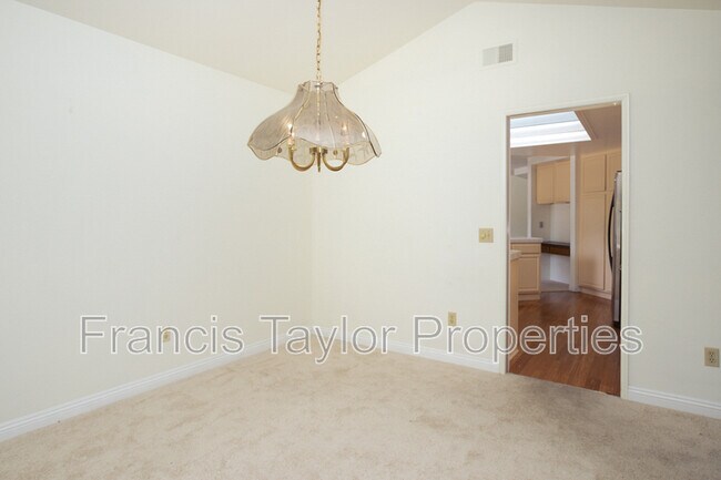 Building Photo - 3209 Avenida Hacienda
