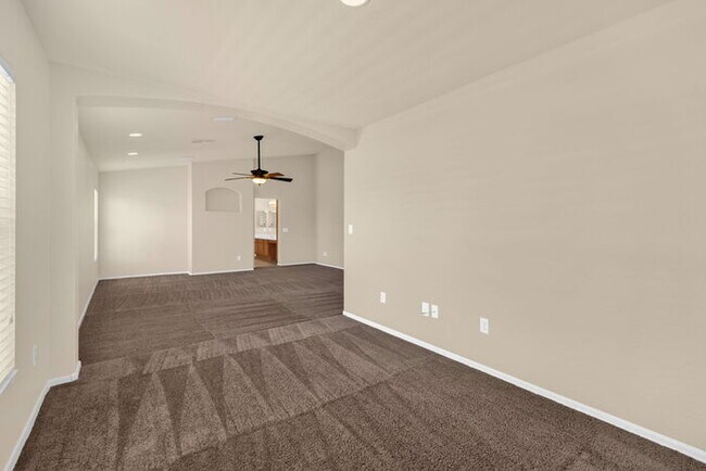 Building Photo - 1412 E Powell Way