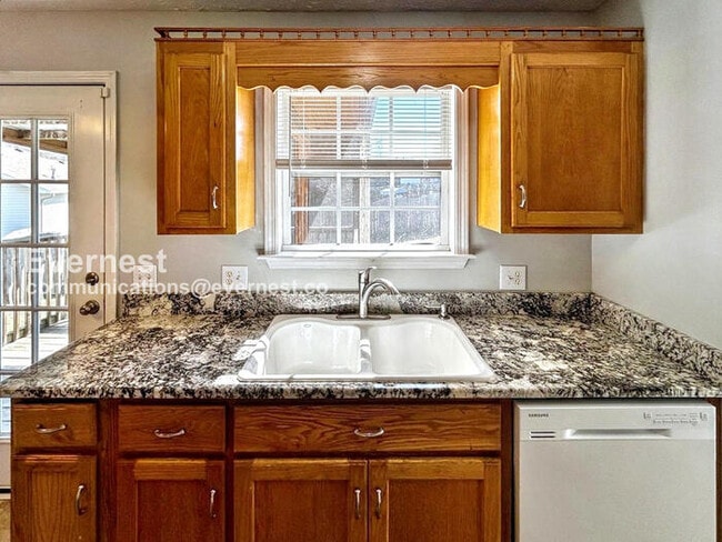 Building Photo - Spacious 3 Bed, 2 Bath Home with Deck, Patio, and Attached Garage