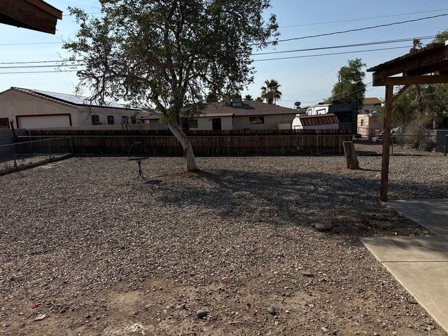 Building Photo - Centrally Located Home with Newer Energy E...