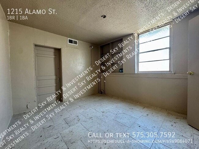 Building Photo - 1215 Alamo St