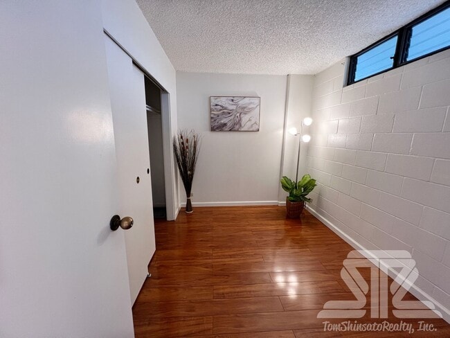 Building Photo - 2 Bedrooms | 2 Bathroom | 1 Parking in Makiki