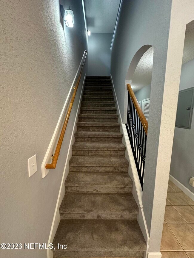 Building Photo - 1827 Lago Del Sur Drive