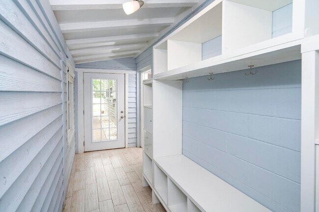 Building Photo - 144 Menendez Rd
