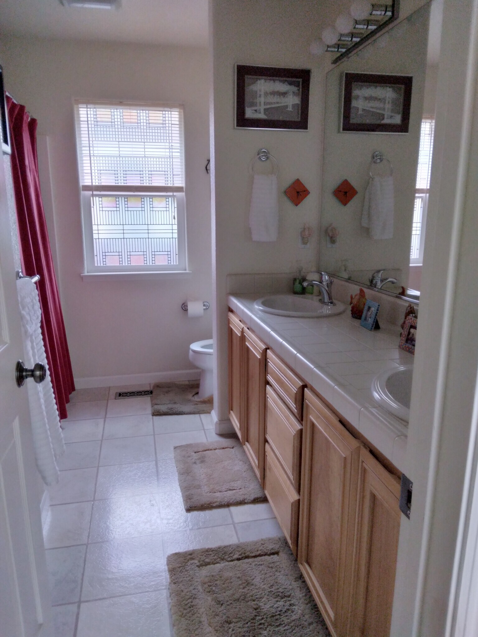 Full 4-piece Bath - 418 Riesling St