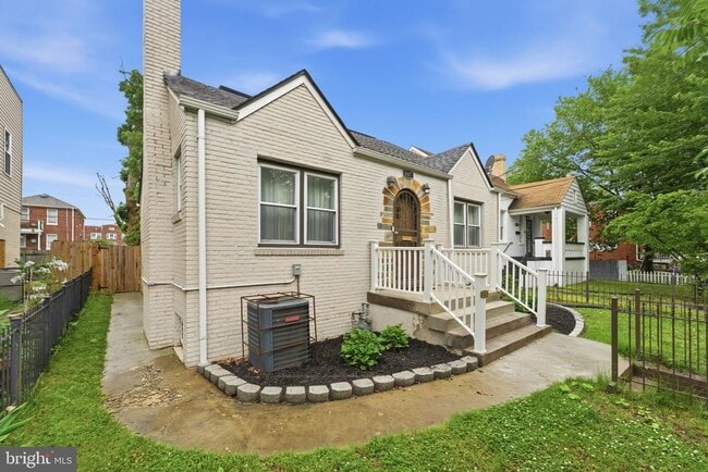 Building Photo - 517 Lebaum St SE