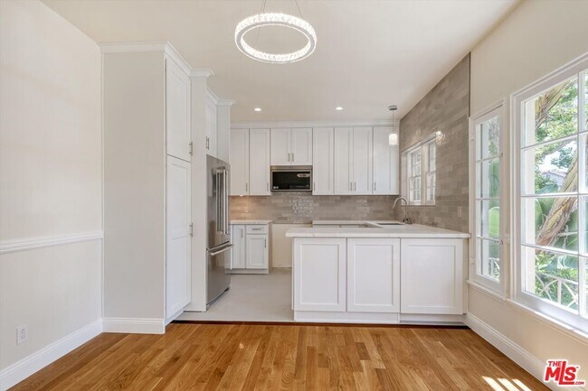 Building Photo - 9945 Robbins Dr