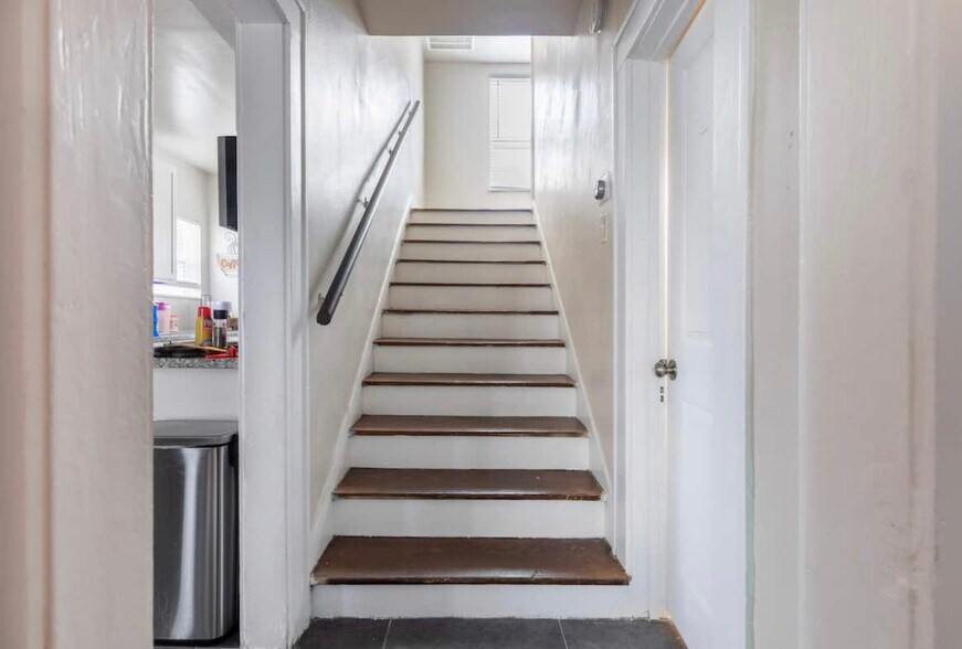 3 units upstairs - 2108 Berry St