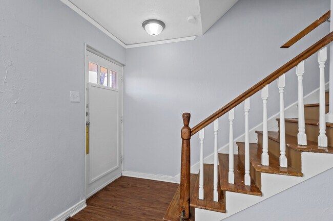 Building Photo - 307 W Morton St