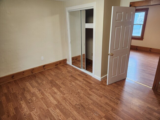 Middle Bedroom - 204 N Champlain St