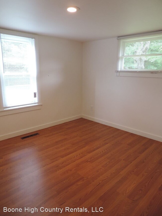 Building Photo - 3 br, 1.5 bath House - 407 Meadowview Drive