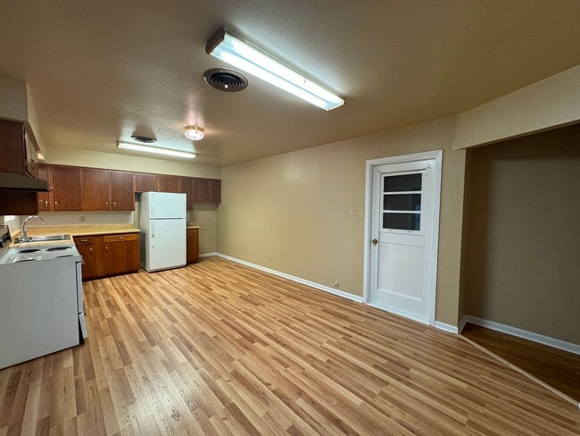 Building Photo - 360 Virtual Tour Available