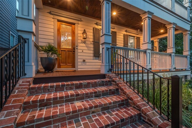 Building Photo - 340 W 17th St