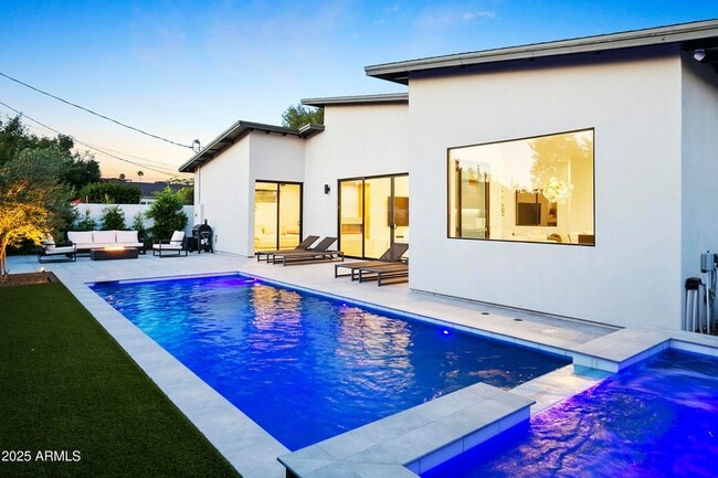 Building Photo - 4002 N 33rd Pl