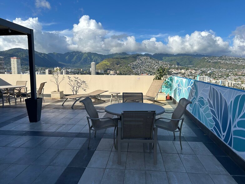 Building Photo - 2345 Ala Wai Blvd