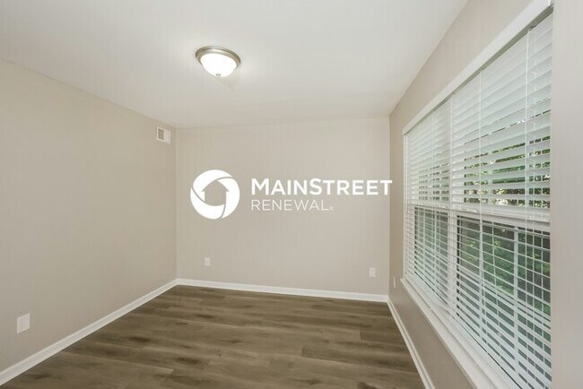 Building Photo - 3 Bedroom Pet-Friendly Home in LOUISVILLE, KY with Main Street Renewal
