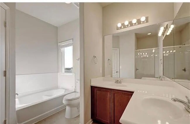 Building Photo - 336 Waterloo Dr