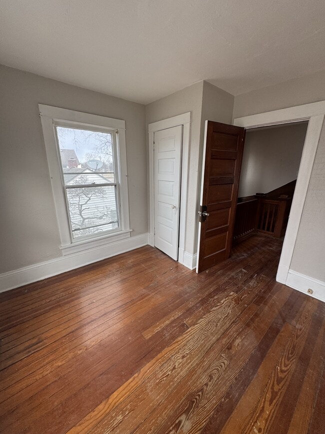 Building Photo - 732 NE Sumner St