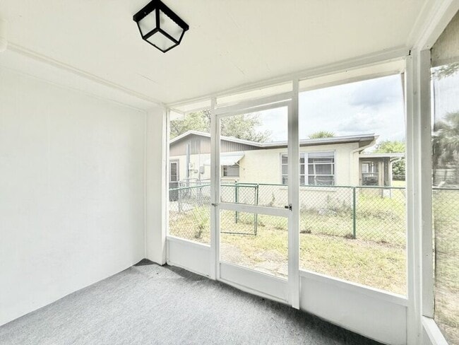 Building Photo - 3250 Coldwell Dr