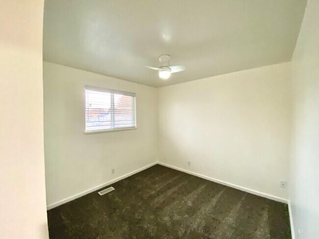 Building Photo - 4 Bedroom 2 Bath Home Boise North End