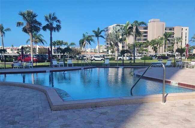 Building Photo - 7645 Sun Island Dr S