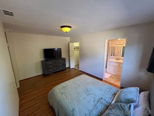Building Photo - 6779 Rosefield Dr