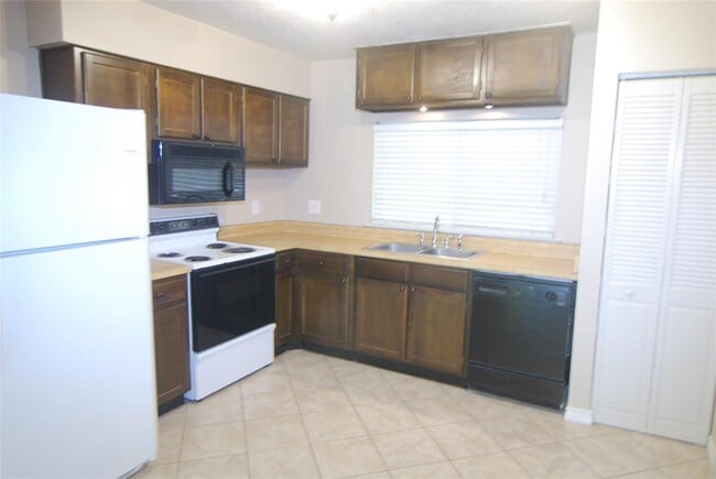 Building Photo - 1401 E Red Cedar Cir