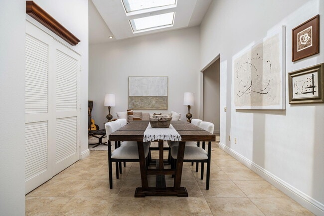 Building Photo - 44825 Guadalupe Dr