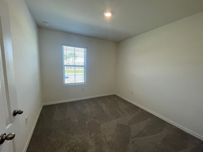 Building Photo - Move in Ready BRAND NEW 4/2 Apopka Home in...