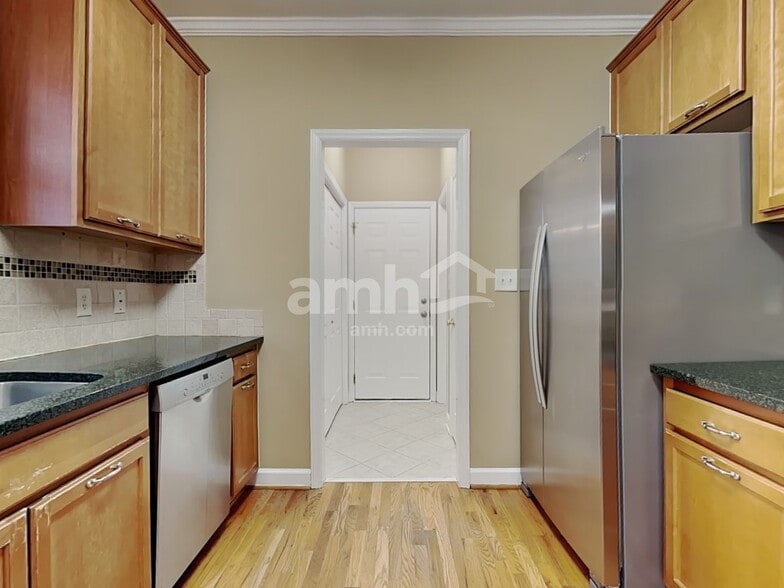 Building Photo - 7904 Willow Croft Dr