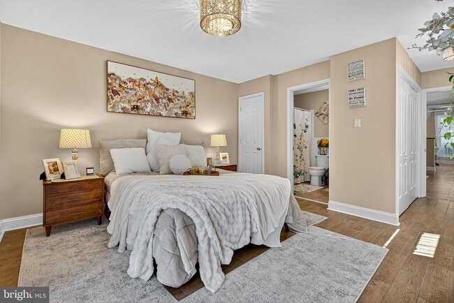 Building Photo - 426 Main St