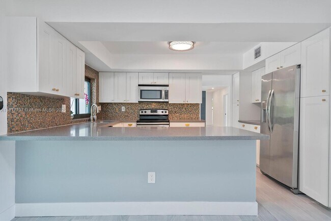 Building Photo - 1245 NE 85th St