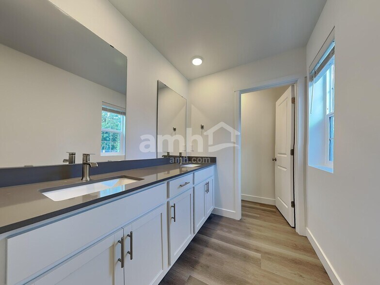 Building Photo - 7702 Brenden St SW