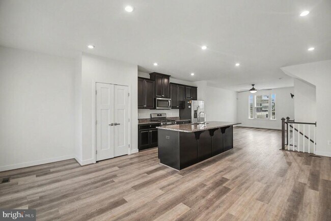 Building Photo - 11398 Willow Green Cir