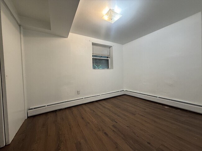 Building Photo - 292 Catherine St