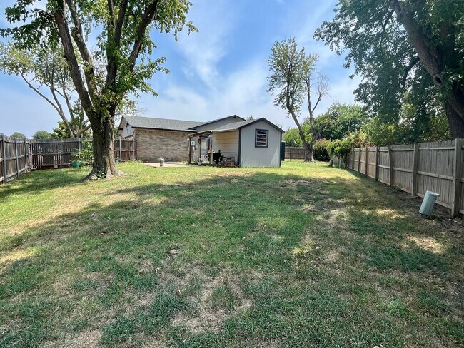 Building Photo - Charming 3 Bed 2 Bath!!