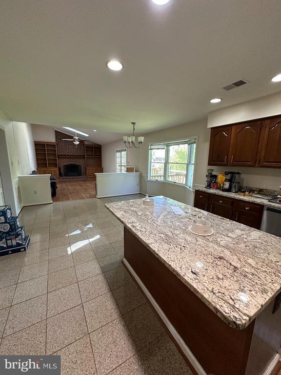 Building Photo - 893 Broad Oaks Dr