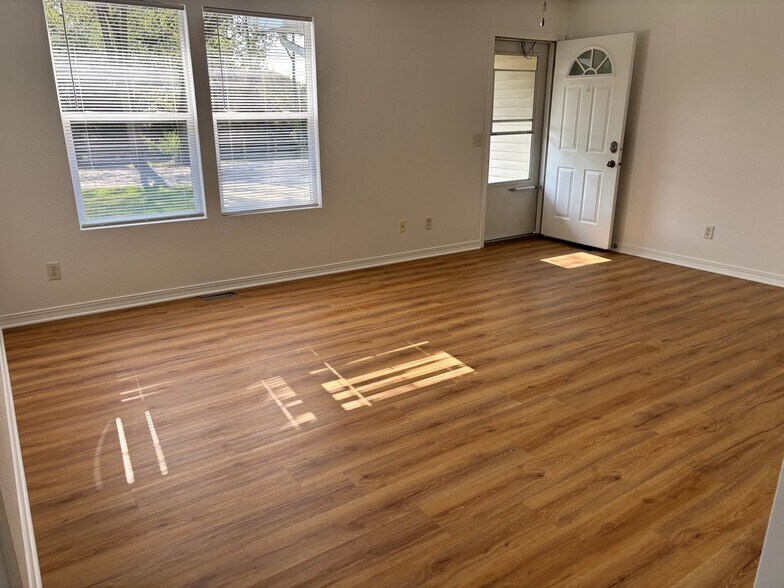 Building Photo - 34 EMS T14 Ln