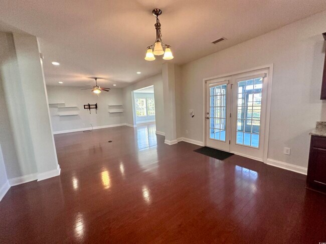 Building Photo - 634 Plantation Oaks Dr