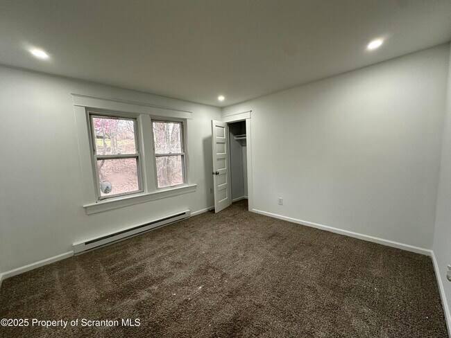 Building Photo - 5 Robert St