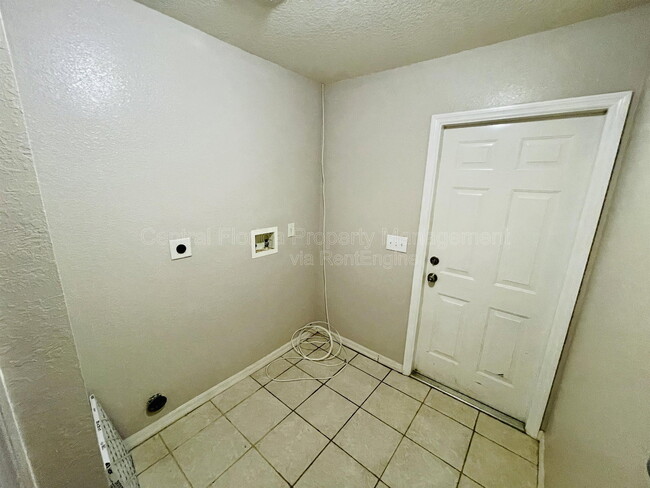 Building Photo - 1514 Sunset Village Blvd
